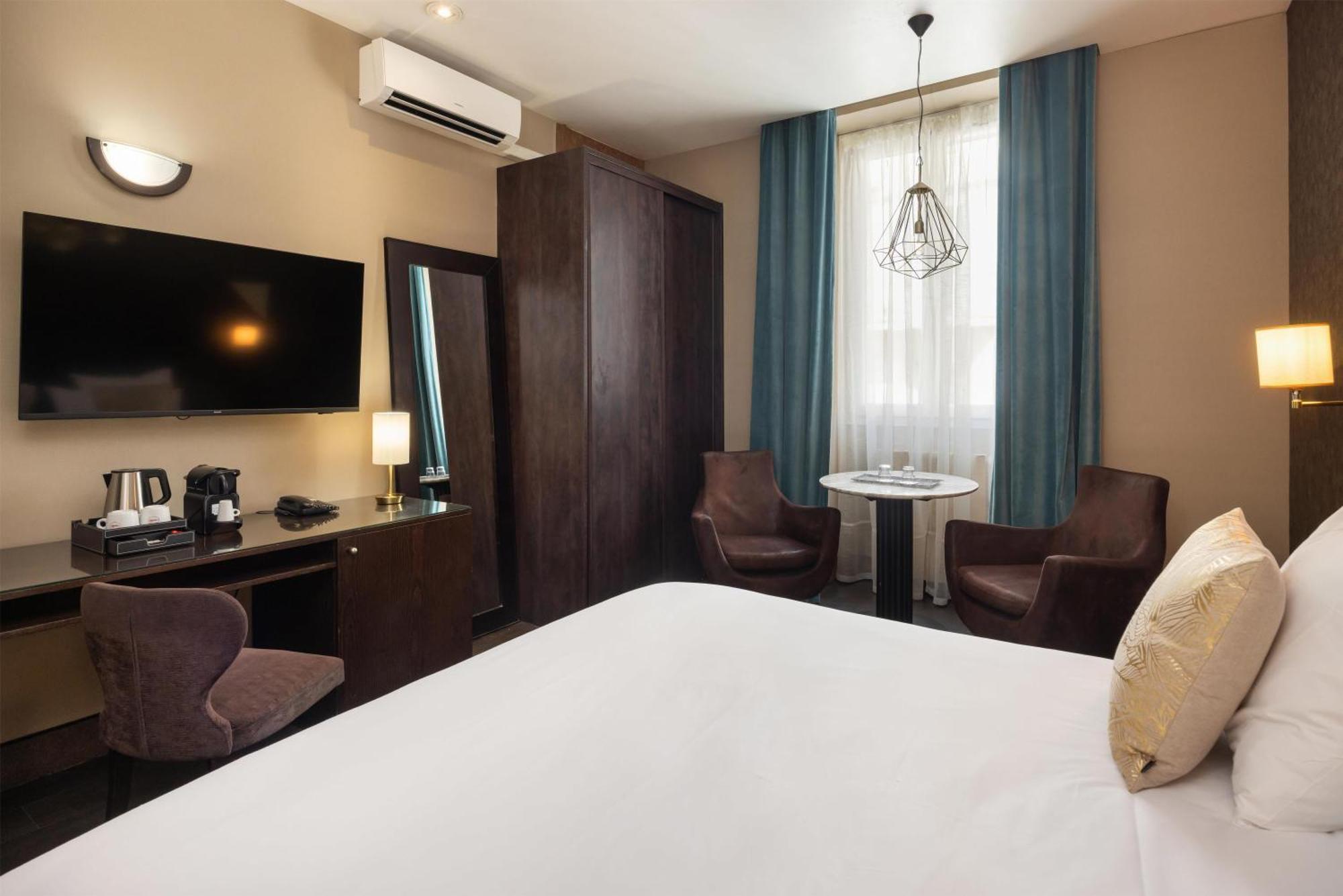 Executive Queen Room Non-Smoking